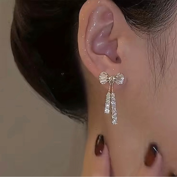 Elegant Bow Tassel Diamond Earrings - Picture 3 of 4